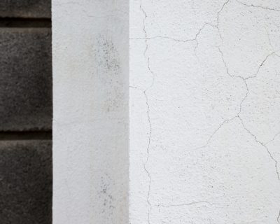 Foundation Settling vs. Foundation Cracks: What’s the Difference?